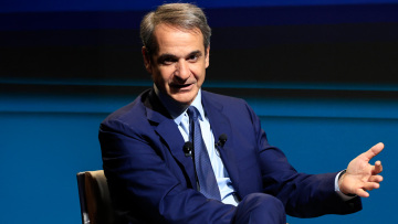 «Εμπιστευτήκαμε το ΕΣΥ ανεπιφύλακτα»: Οι αναφορές Μητσοτάκη στα χειρουργεία της συζύγου του και του Μυλωνάκη