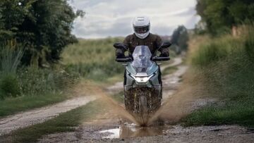 Το adventure scooter της Phelon & Moore έφτασε στην Ελλάδα - Πόσο κοστίζει;
