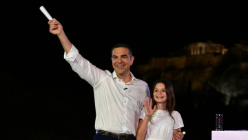 Αμήχανη υποδοχή, σκωπτικές αντιδράσεις και ποιοι στήριξαν με το «καλημέρα» την ΕΛΑΣ του Τσίπρα: Οι πρώην σύντροφοι, οι βουλευτές και τα νέα πρόσωπα
