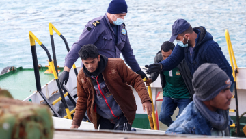 Μέσα σε μια μέρα, σχεδόν 800 παράνομοι μετανάστες έφτασαν στην Κρήτη: Ούτε μία ούτε δύο, αλλά 12 επιχειρήσεις έρευνας και διάσωσης