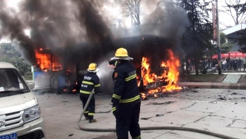 Τραγωδία στην Κίνα: 13 νεκροί από σύγκρουση μίνι λεωφορείου με φορτηγό  