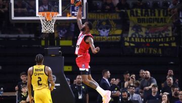 Ο Ολυμπιακός πέρασε εύκολα με 95-68 από την έδρα της ΑΕΚ και έκλεισε θέση στους τελικούς με τον Παναθηναϊκό, δείτε βίντεο