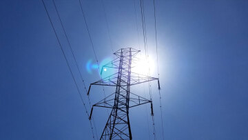 Τι κρατά χαμηλά το ρεύμα παρά την κρίση στη Μέση Ανατολή