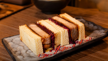 Το πιάτο της εβδομάδας: Pork Katsu Sando στα Ekiben σε Σύνταγμα και Γλυφάδα