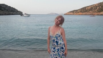 «Οικογένεια, φέτα...»: Διακοπές στην Ελλάδα για την Άιλα Φίσερ με τους γονείς και τα παιδιά της, φωτογραφίες