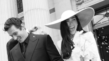 Dua Lipa: Νέες φωτογραφίες από τον γάμο της – Όπως τον έζησε εκείνη
