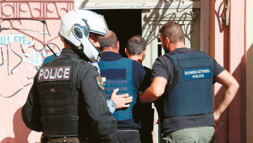 Οι «15 οικογένειες» της Κρήτης - Όπλα, εκβιασμοί, ΟΠΕΚΕΠΕ και ομερτά