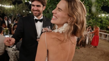 Melia Kreiling: Τα δύο διαφορετικά look που επέλεξε για την ημέρα του γάμου της - Βίντεο και φωτογραφίες
