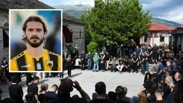 Σε κλίμα οδύνης έγινε η κηδεία του Μάριου Οικονόμου στα Ιωάννινα