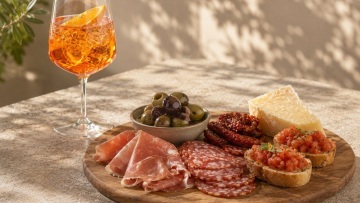 Aperitivo στο σπίτι: Πώς το ιταλικό τραπέζι στήνεται σε 10 λεπτά