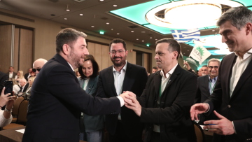 «Τσουνάμι» στο ΠΑΣΟΚ από τις δημοσκοπήσεις και τον Δούκα: Στο Πολιτικό Συμβούλιο η «σκιώδης κυβέρνηση»