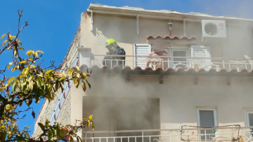 Σε ύφεση η φωτιά σε διαμέρισμα στον Κορυδαλλό, απεγκλωβίστηκε ο ένοικος, δείτε βίντεο