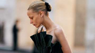 Πέντε εύκολες και stylish ιδέες για να πιάσετε τα μαλλιά σας κατά τη διάρκεια του καλοκαιριού
