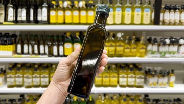 Λήγει το ελαιόλαδο; Τι σημαίνει πραγματικά η ημερομηνία στη φιάλη