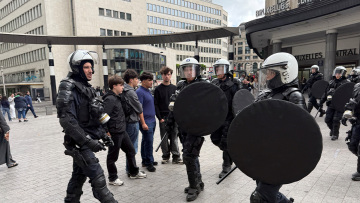 Επεισόδια σε διαδήλωση στις Βρυξέλλες, χιλιάδες άτομα διαμαρτύρονται κατά των νέων μέτρων στην εκπαίδευση, δείτε βίντεο