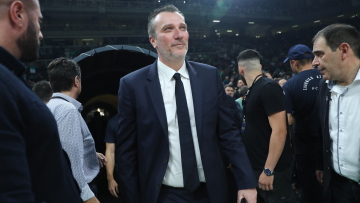 Ολυμπιακός κατά Γιαννακόπουλου και ΕΡΤ: Αυτό που ζήσαμε σήμερα είναι ντροπή, μπήκε στο γήπεδο και κυνηγούσε τους διαιτητές, λέει ο Λεπενιώτης