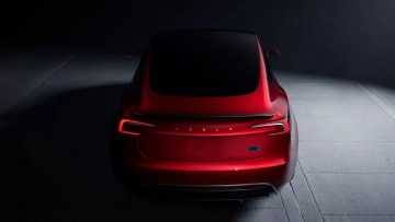 H Tesla σκέφτεται και Model 3 Plaid