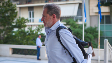 Ξεκίνησε η δίκη Λιγνάδη: Να γίνει δεκτή η έφεση για τη ποινή που επιβλήθηκε στον σκηνοθέτη, ζήτησε η εισαγγελέας
