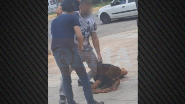 Φωτογράφιζαν και ήταν πάνω από μιάμιση ώρα σπίτι μας, λέει η σύζυγος του οδοντίατρου που ξυλοκόπησε τους Αιγύπτιους στην Καλλιθέα