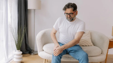 Οστεοπόρωση: Δεν αφορά μόνο τις γυναίκες – Ποιοι άνδρες πρέπει να κάνουν μέτρηση οστικής πυκνότητας
