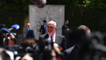Ο Ράμα «πάγωσε» τους δημοσιογράφους: Ο Θεός, το σεξ και η ΕΕ, είναι τα τρία πράγματα που δεν θα μπορείς να προβλέψεις μόλις η Αλβανία μπει στην Ευρώπη