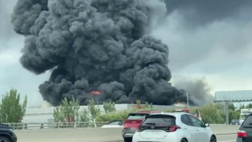 Φωτιά σε εργοστάσιο της Honda κοντά στη Βαρκελώνη, δείτε βίντεο