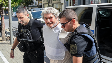 Αγνώριστος με λευκά μαλλιά και μούσια ο Τζέιμς Δαλαμάγκας που κρυβόταν στο Αίγιο για 27 χρόνια μετά τη δολοφονία στην Αυστραλία, δείτε φωτογραφίες