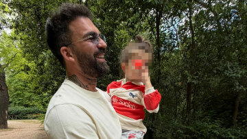 Ο Δημήτρης Αλεξάνδρου φωτογραφίζεται με τον γιο του: Στο τέλος της ημέρας, αυτός είναι όλος μου ο κόσμος, γράφει
