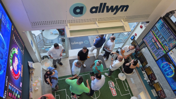 Σύνταγμα: Εγκαίνια για το νέο κατάστημα της Allwyn στον πιο πολυσύχναστο εμπορικό δρόμο της χώρας 