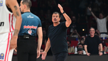 Άταμαν στους οπαδούς του Ολυμπιακού: Έρχεστε με ελληνικές σημαίες, αλλά η ομάδα σας δεν είχε ούτε έναν πραγματικό Έλληνα διεθνή