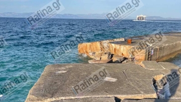 Δείτε βίντεο και φωτογραφίες από τον σπασμένο λιμενοβραχίονα στη Ραφήνα μετά την πρόσκρουση πλοίου