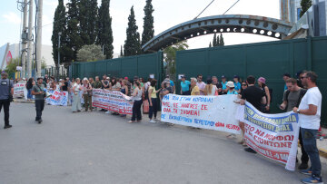 Συγκέντρωση διαμαρτυρίας δασκάλων έξω από το υπουργείο Παιδείας 