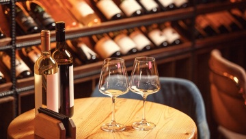 5 wine bars στην Αθήνα για να ανακαλύψετε το επόμενο αγαπημένο σας κρασί
