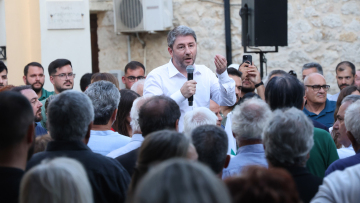 Ξεκινάει η μάχη του ΠΑΣΟΚ με Τσίπρα και Καρυστιανού στις γειτονιές του Πειραιά και της Θεσσαλονίκης
