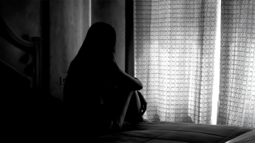16χρονη επιχείρησε να το σκάσει ξυπόλητη για να ξεφύγει από τον 30χρονο σύζυγό της στο Βόλο