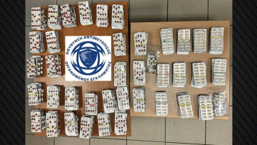 Συνελήφθη 43χρονος Τούρκος καταζητούμενος με Ερυθρά Αγγελία της Interpol, είχε πάνω του περισσότερα από 5.300 φαρμακευτικά σκευάσματα
