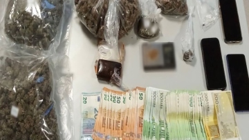 Νεαροί παρέλαβαν δέμα με ναρκωτικά από τη Θεσσαλονίκη και συνελήφθησαν στη Λάρισα με πάνω από ένα κιλό κάνναβης