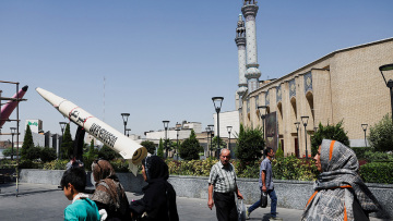 Ανοιχτά Στενά του Ορμούζ, καταστροφή του εμπλουτισμένου ουρανίου, ειρήνη και στον Λίβανο: Τι περιλαμβάνει το Μνημόνιο Κατανόησης ΗΠΑ - Ιράν