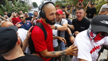 Οπαδοί του Ολυμπιακού στο ξενοδοχείο αποθέωσαν την ομάδα πριν τον 5ο τελικό με τον Παναθηναϊκό, δείτε βίντεο 