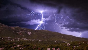 Καιρός: Βροχές και καταιγίδες σε πολλές περιοχές της χώρας - Η πρόβλεψη για τις επόμενες ημέρες