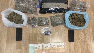 Συνελήφθη 57χρονος για διακίνηση ναρκωτικών στην Αθήνα, κατασχέθηκαν σχεδόν 3 κιλά κάνναβης