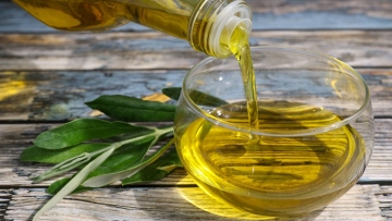 Το έξτρα παρθένο ελαιόλαδο διαμορφώνει ένα πιο υγιές εντερικό μικροβίωμα, τι δείχνει μελέτη του Yale