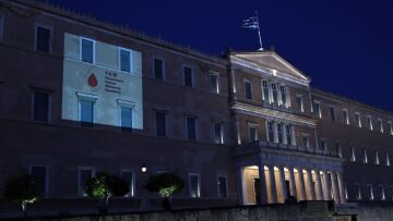 Φωταγώγηση του κτιρίου της Βουλής για τον εορτασμό της Παγκόσμιας Ημέρας Εθελοντή Αιμοδότη
