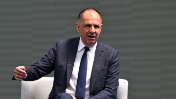 Συνάντηση Γεραπετρίτη με τον Σαντάμ Χαφτάρ στην Αθήνα
