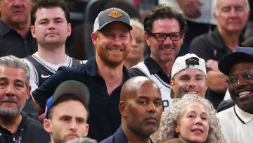 Το μήνυμα του πρίγκιπα Χάρι την ώρα που η υπόλοιπη βασιλική οικογένεια εμφανιζόταν στο Trooping The Colour