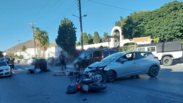 Ένας νεκρός και ένας τραυματίας σε τροχαίο στην Πάρο, μηχανή συγκρούστηκε με αυτοκίνητο
