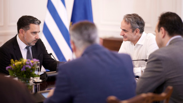 Συνάντηση Μητσοτάκη με τον Panay της Amazon: Οι πλατφόρμες Kindle και Alexa θα υποστηρίζουν την ελληνική γλώσσα, τι συζητήθηκε για επενδύσεις 