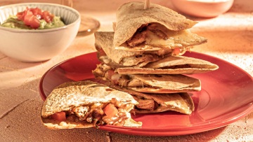 Τορτίγιες με κοτόπουλο και τυρί (quesadillas)