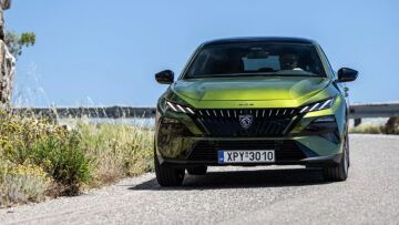 Δοκιμάζουμε το υβριδικό Peugeot 408 - Πόσο κοστίζει στην Ελλάδα;
