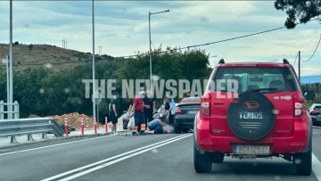 Σοβαρό τροχαίο στον Βόλο με έναν τραυματία, ΙΧ συγκρούστηκε με δίκυκλο